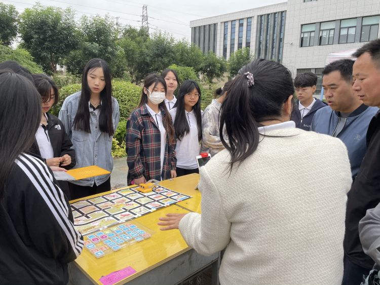 简篇-百年幼教梦，踔厉再前行 ——艺术教育系第三届文化艺术展演暨校企合作授牌仪式圆满举行